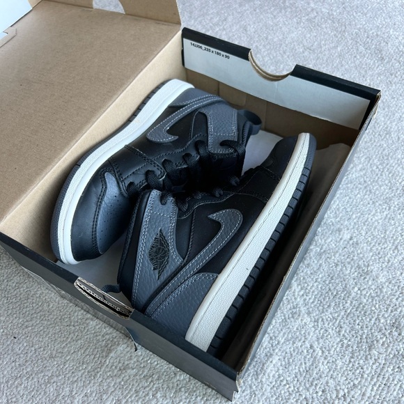 Jordan 1 MID BP Black/Dark Grey Summit White Shoes 12.5C - Picture 1 of 11